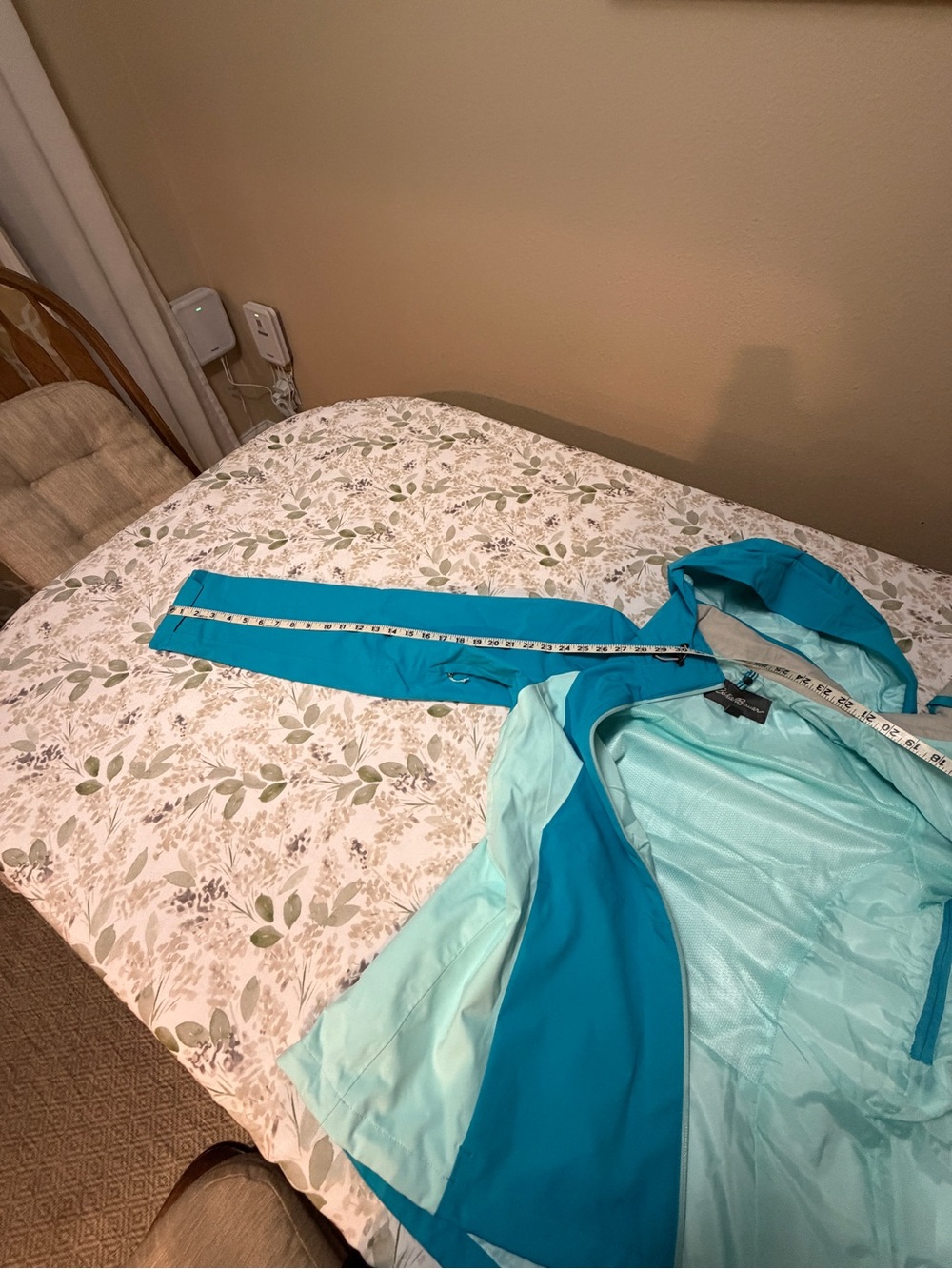Eddie Bauer Teal and Light Blue Ski Jacket - Picture 9 of 10